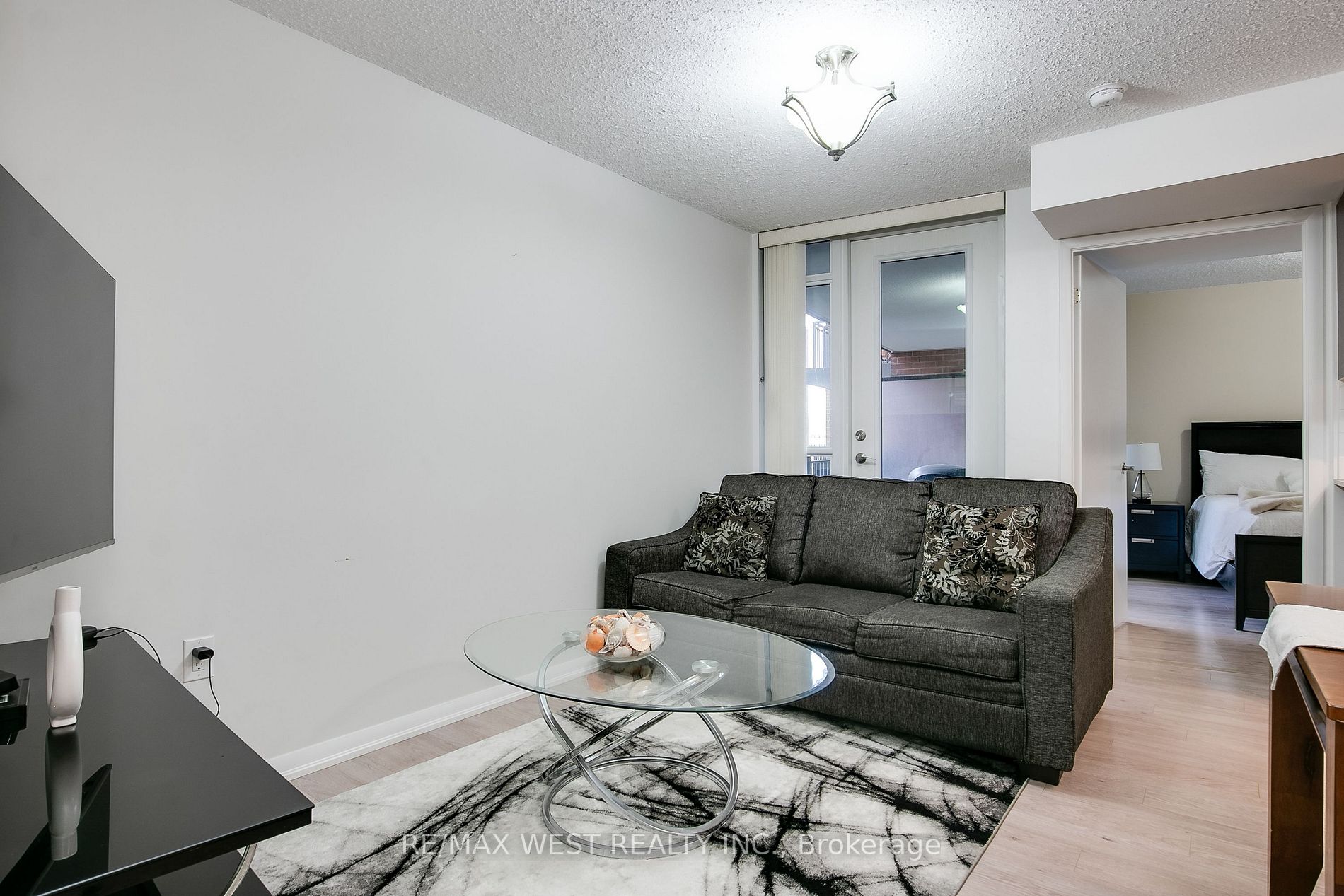 800 Lawrence Ave W, #401