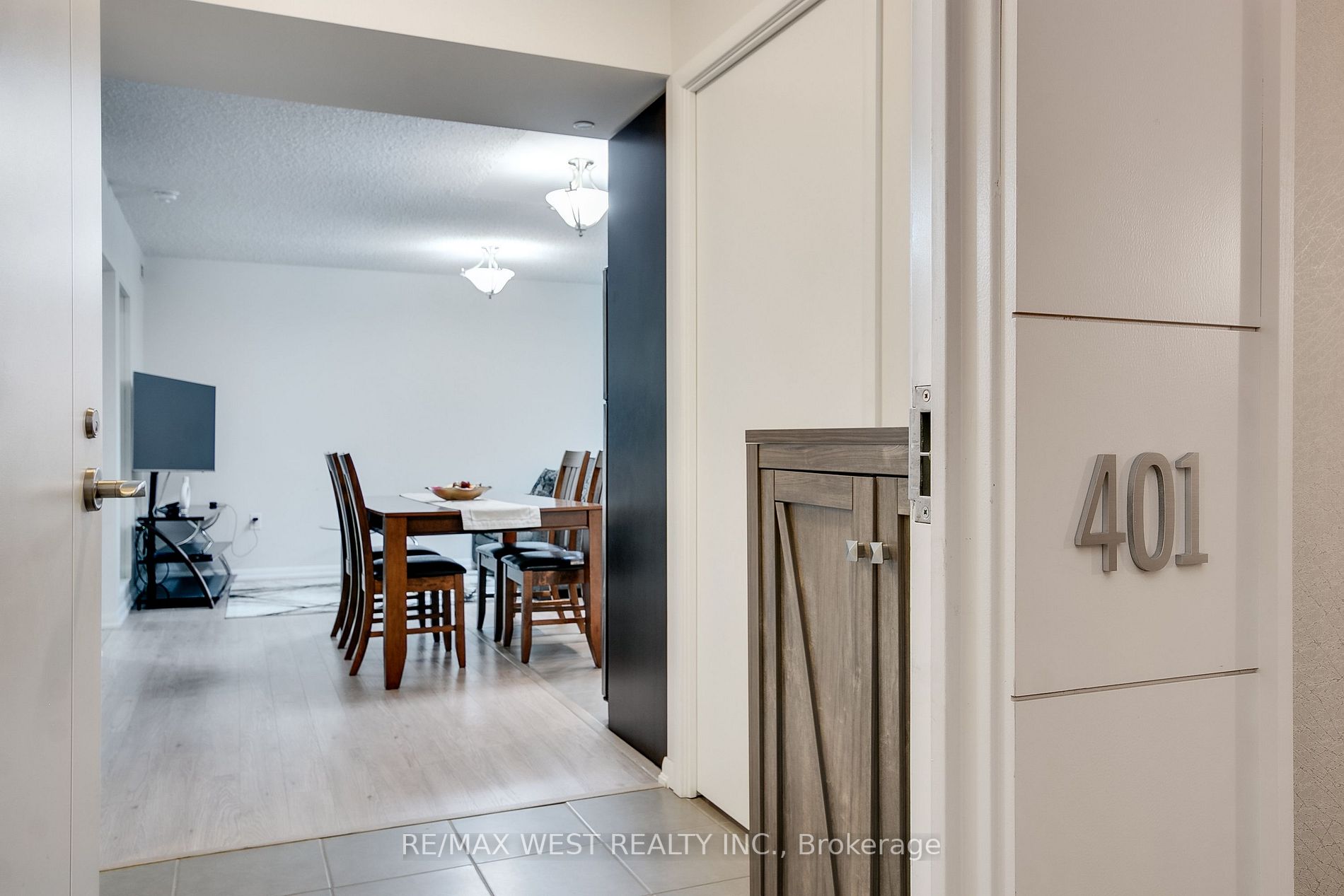 800 Lawrence Ave W, #401