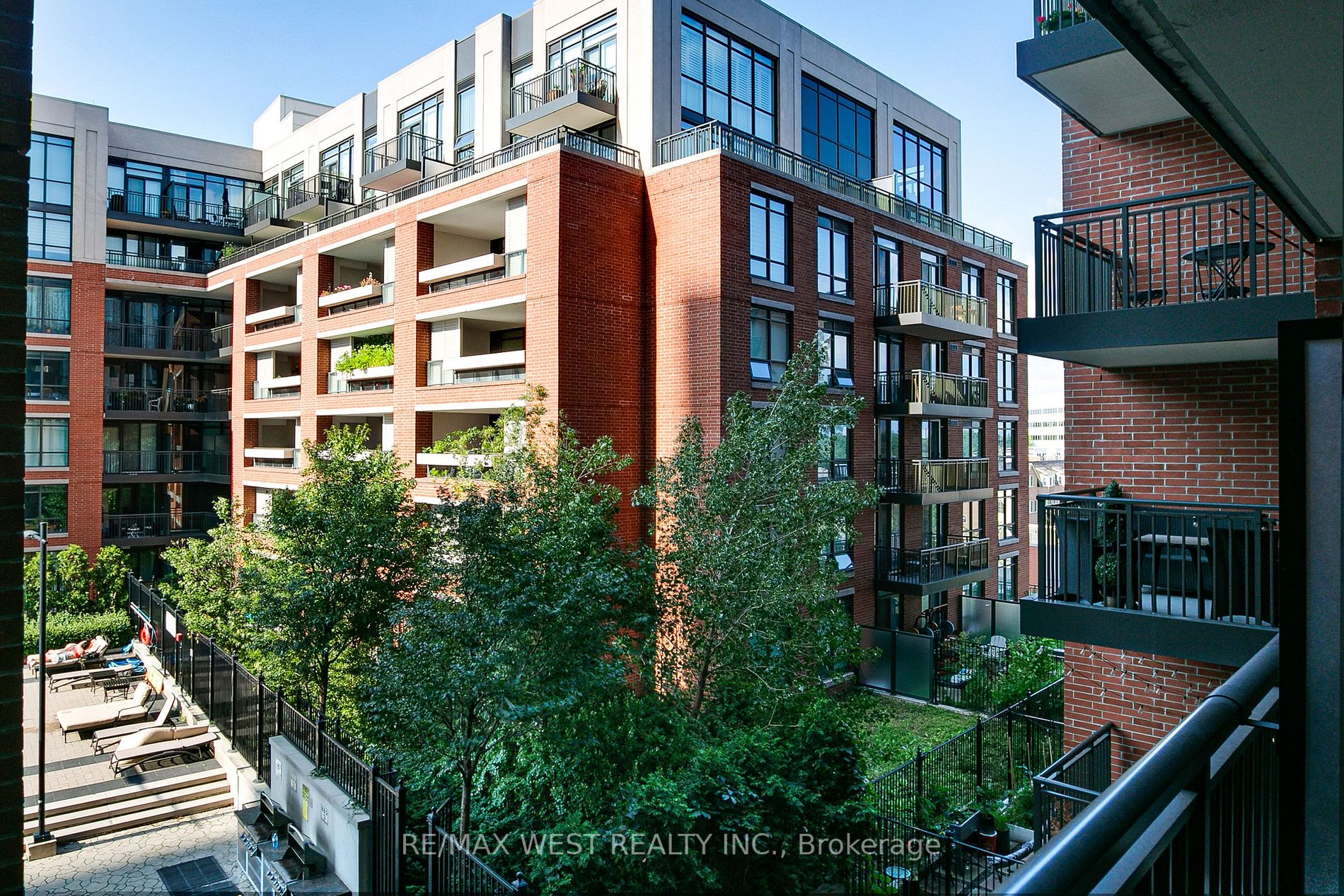 800 Lawrence Ave W, #401