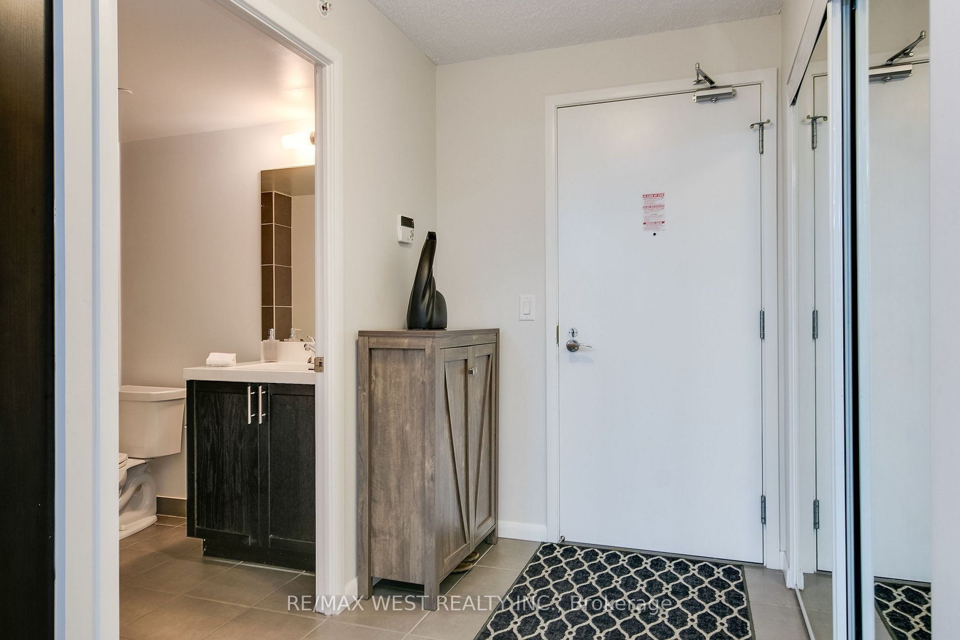 800 Lawrence Ave W, #401