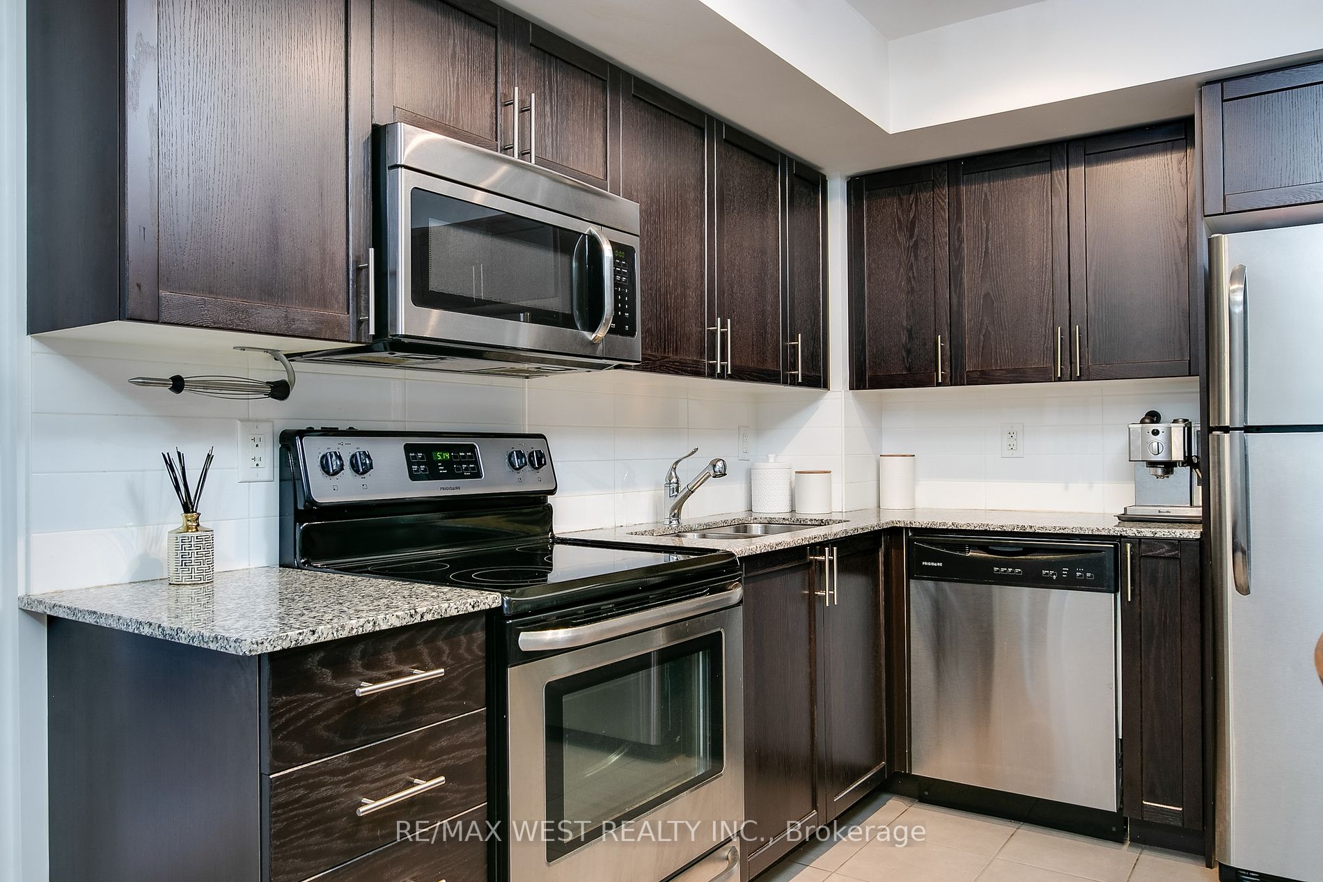 800 Lawrence Ave W, #401