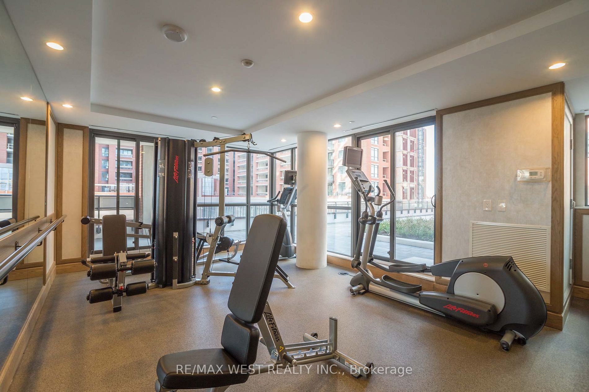 800 Lawrence Ave W, #401