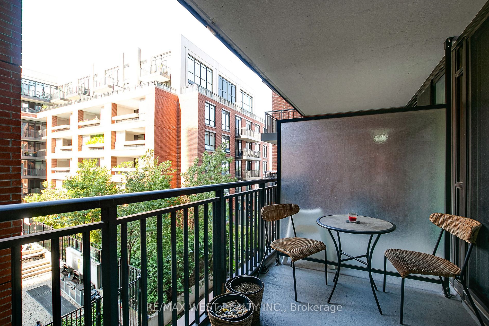 800 Lawrence Ave W, #401