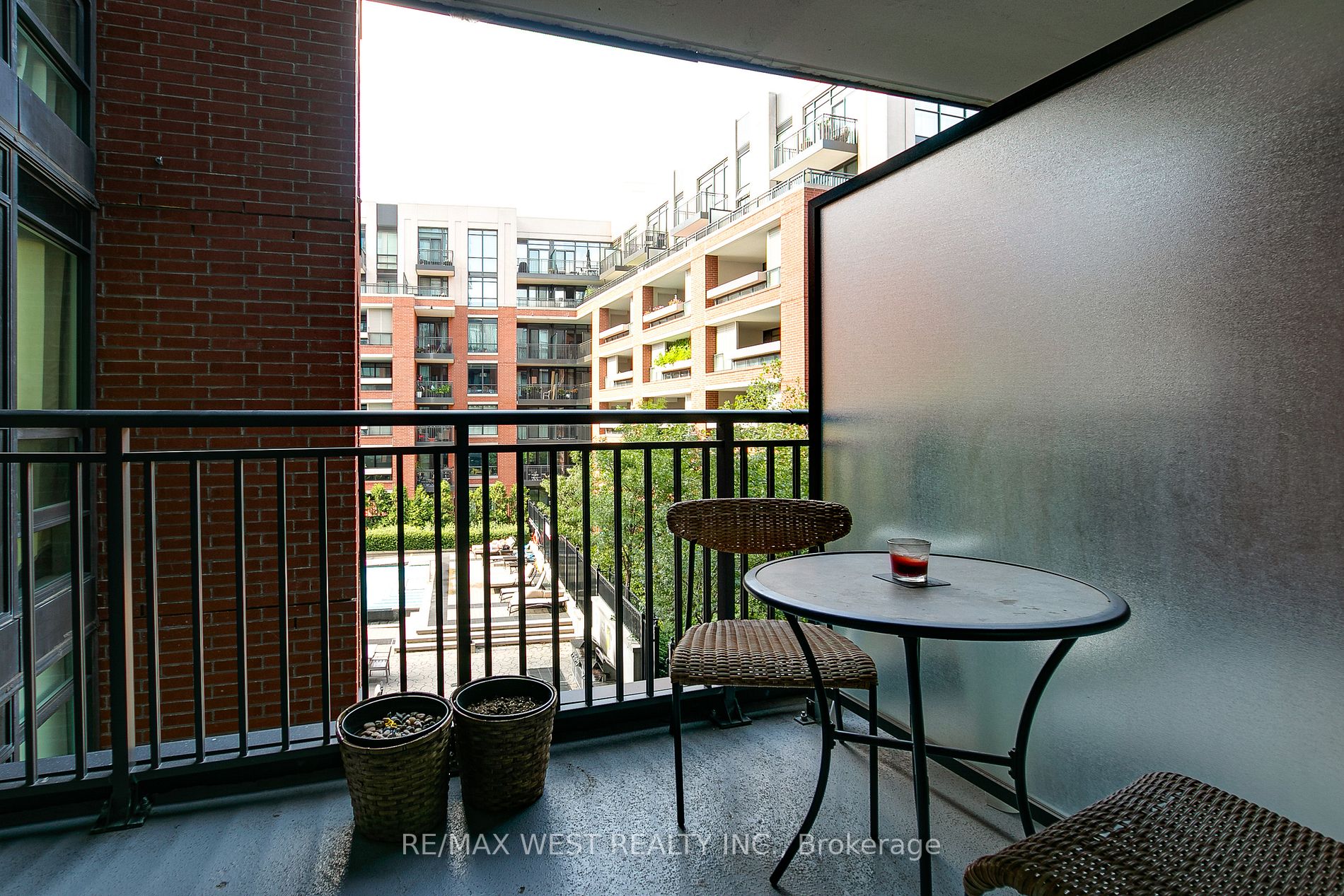 800 Lawrence Ave W, #401