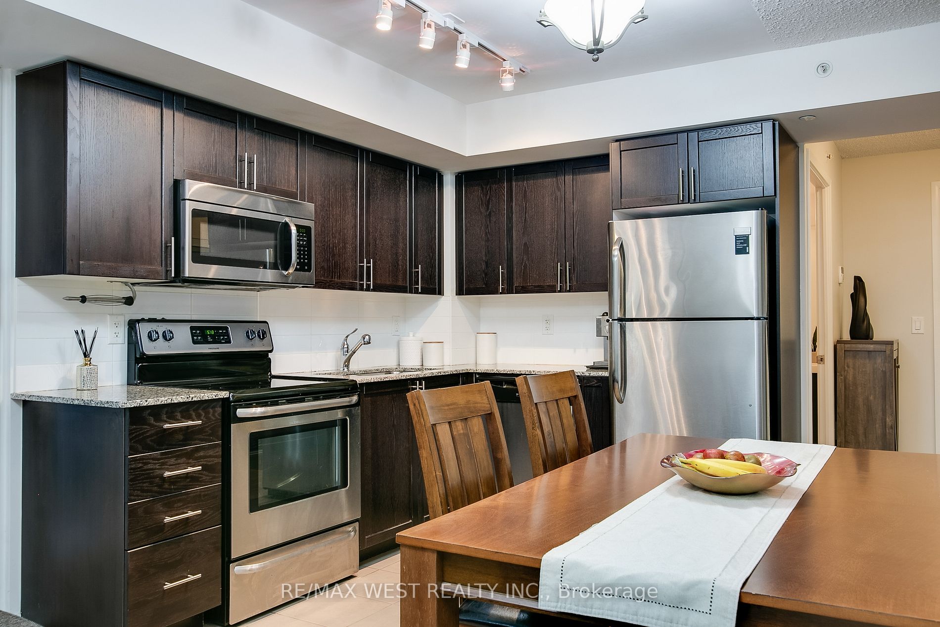 800 Lawrence Ave W, #401