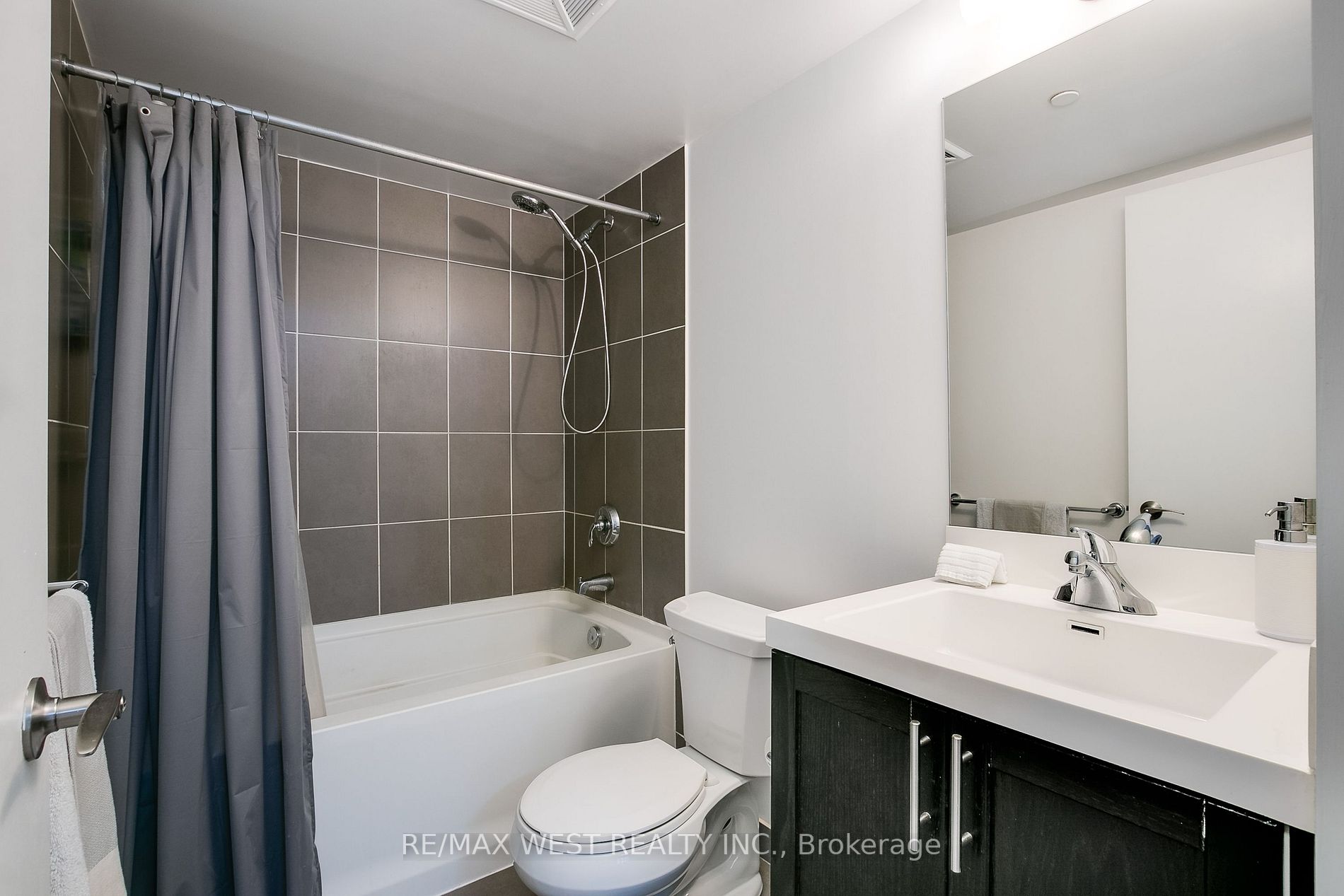 800 Lawrence Ave W, #401