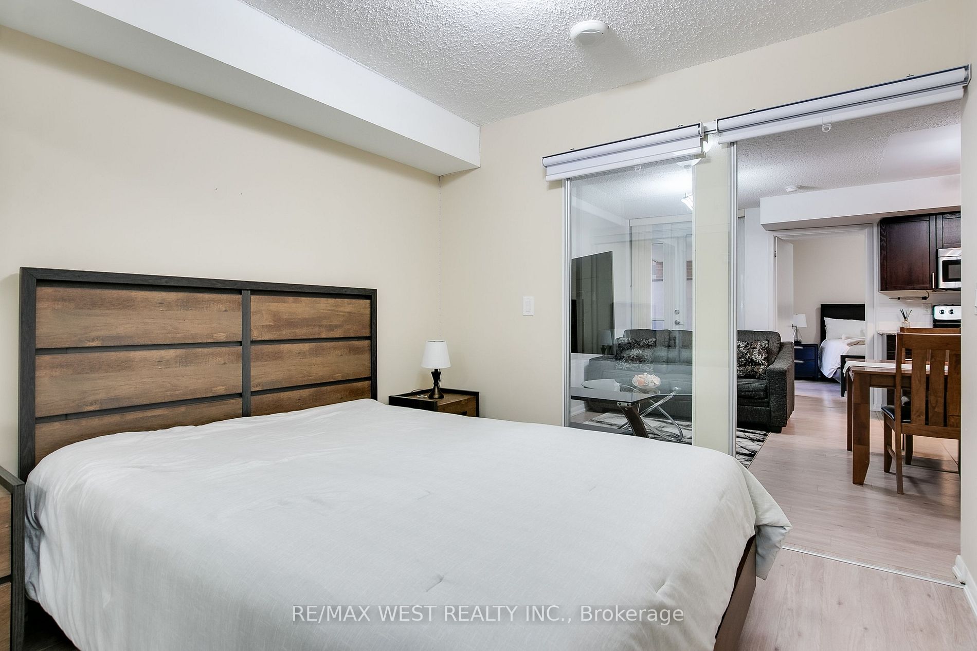 800 Lawrence Ave W, #401