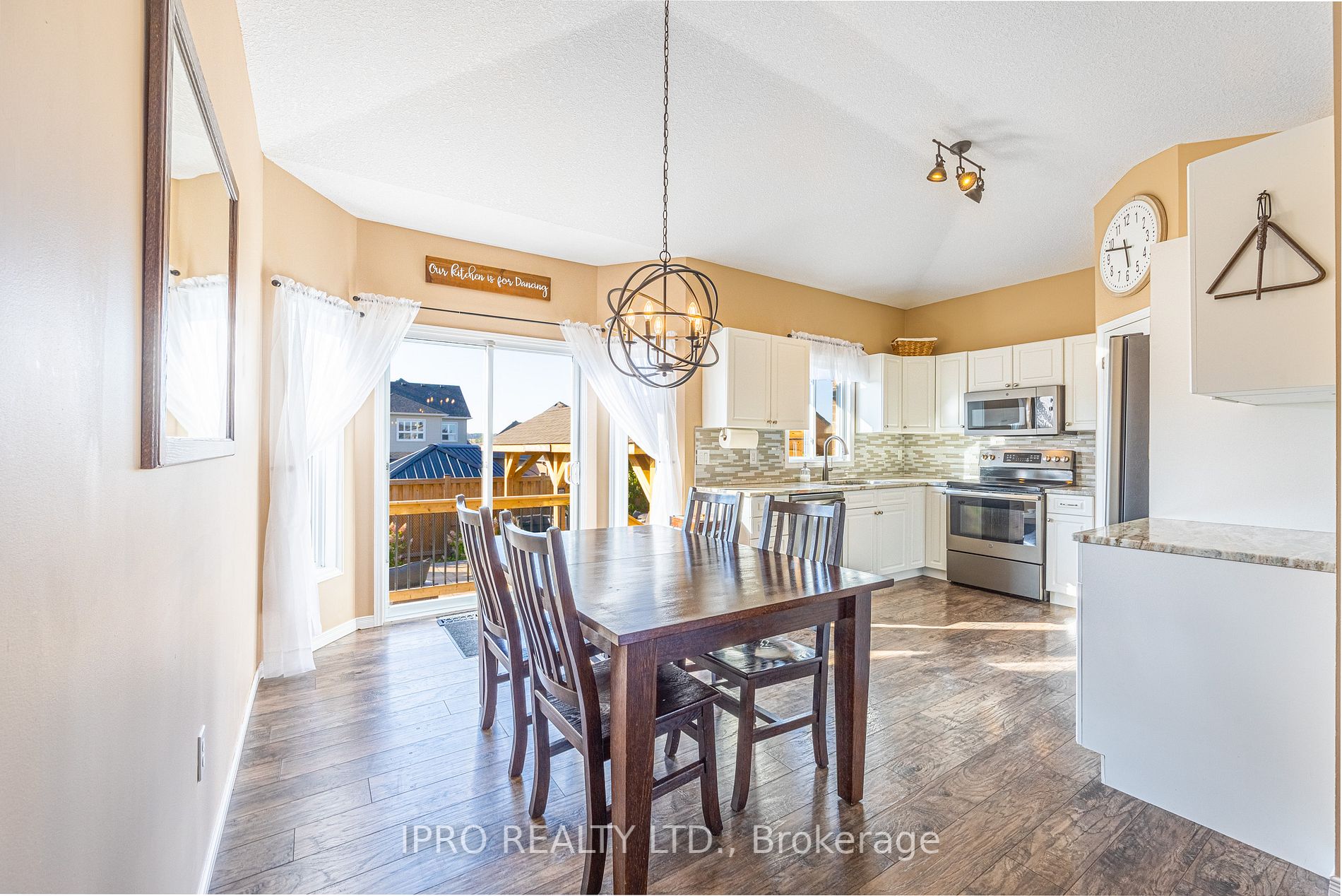 47 Cameron Cres