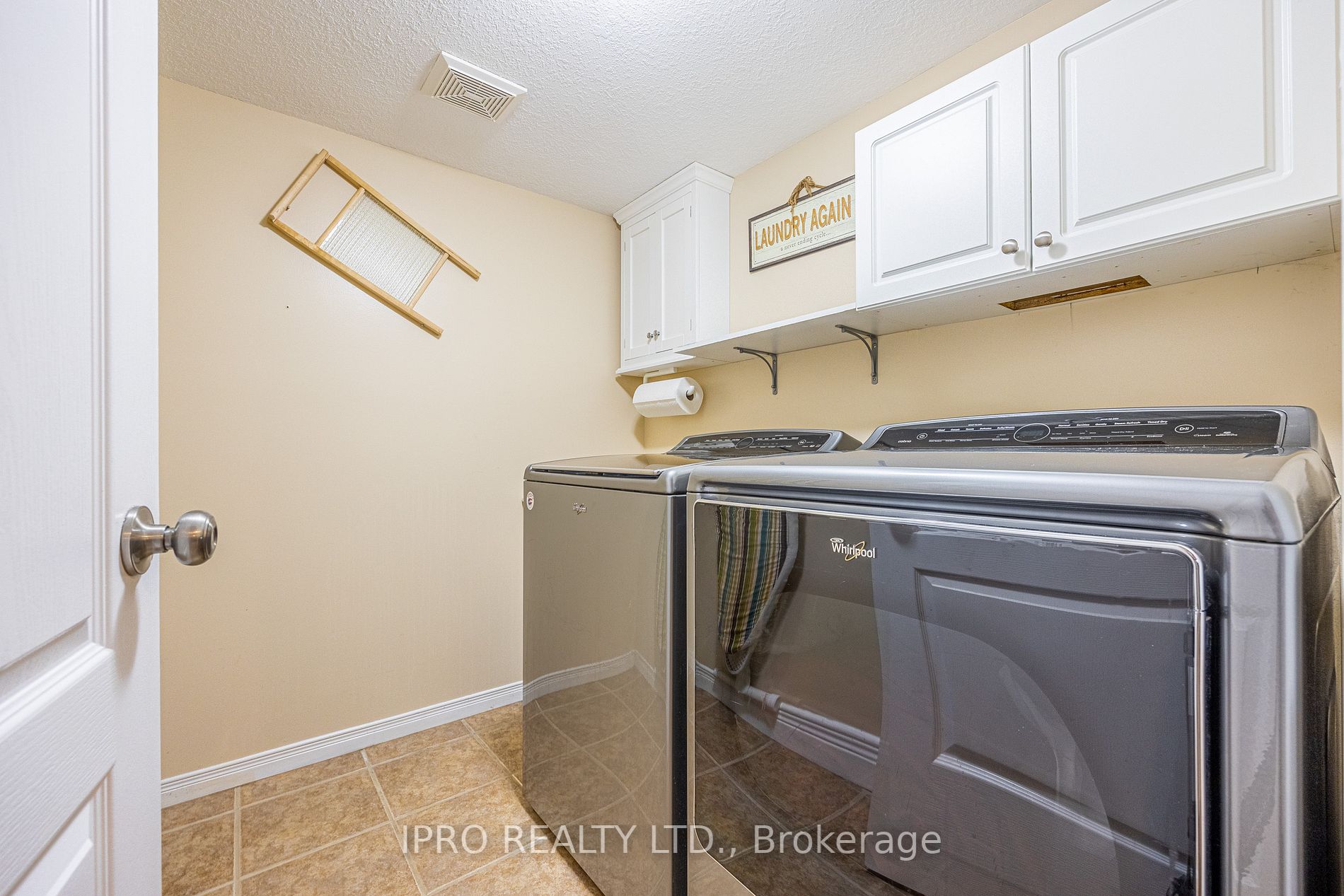 47 Cameron Cres