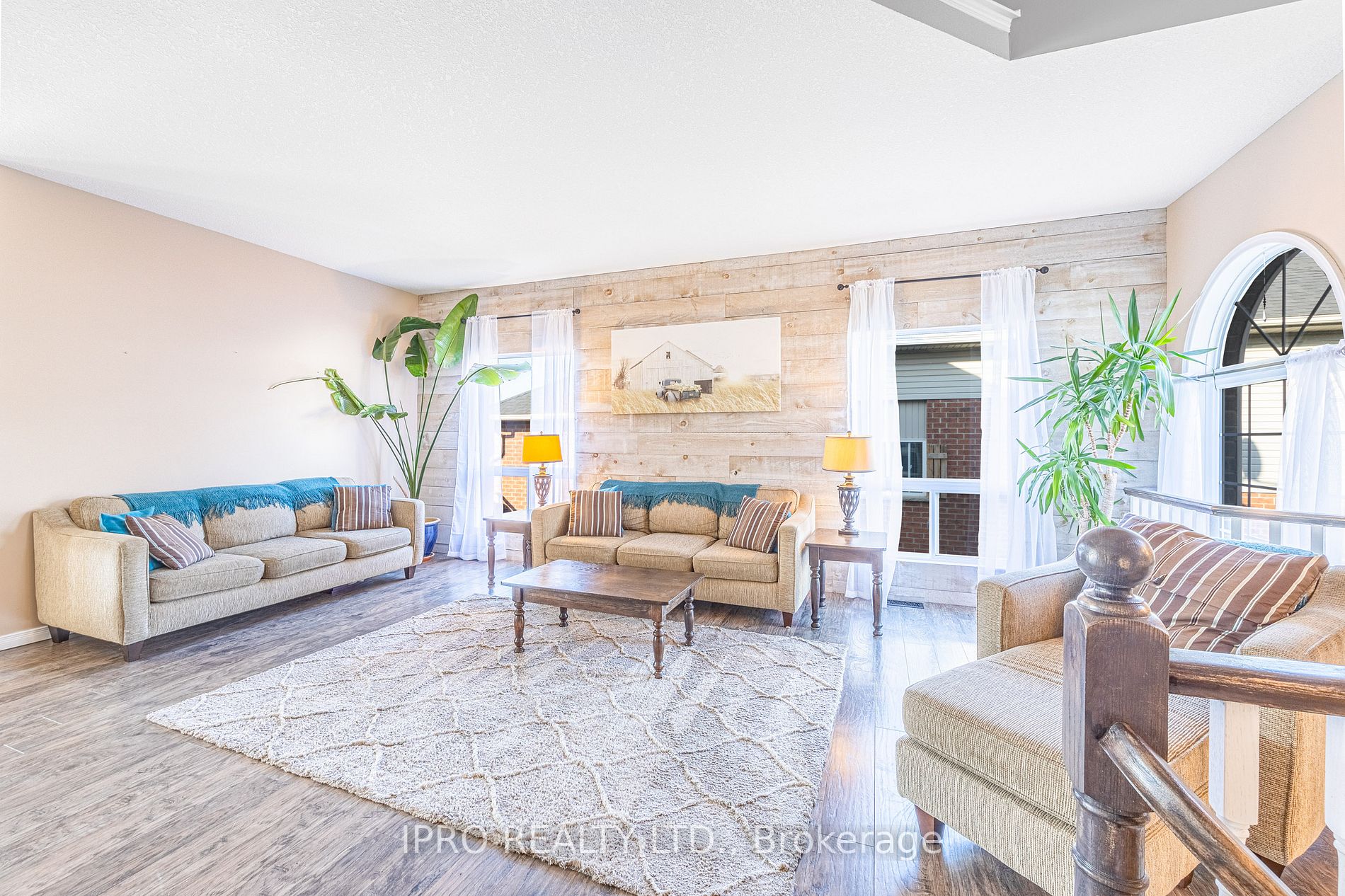 47 Cameron Cres