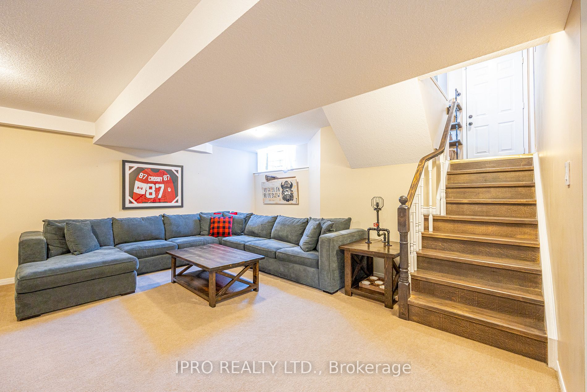 47 Cameron Cres