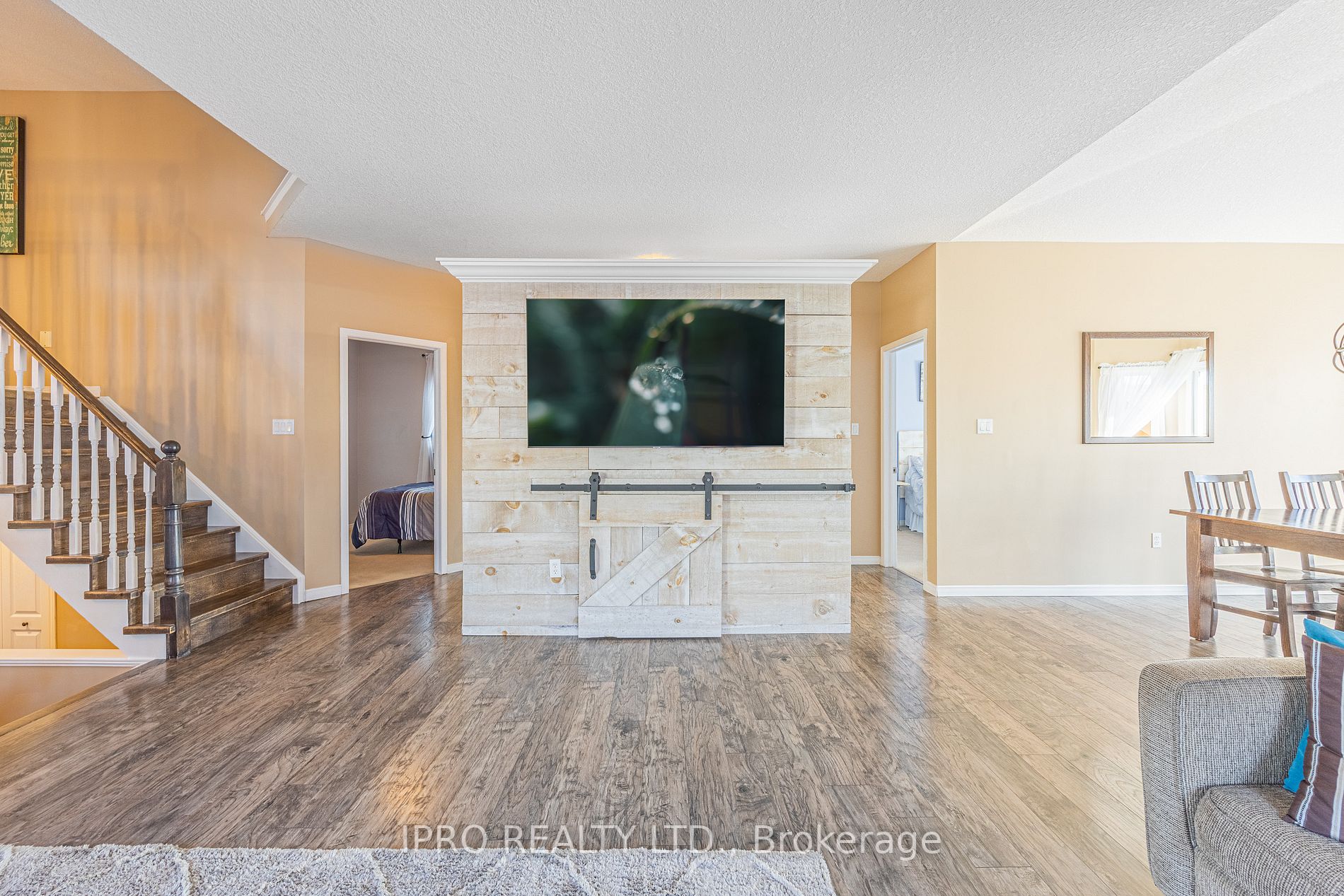 47 Cameron Cres