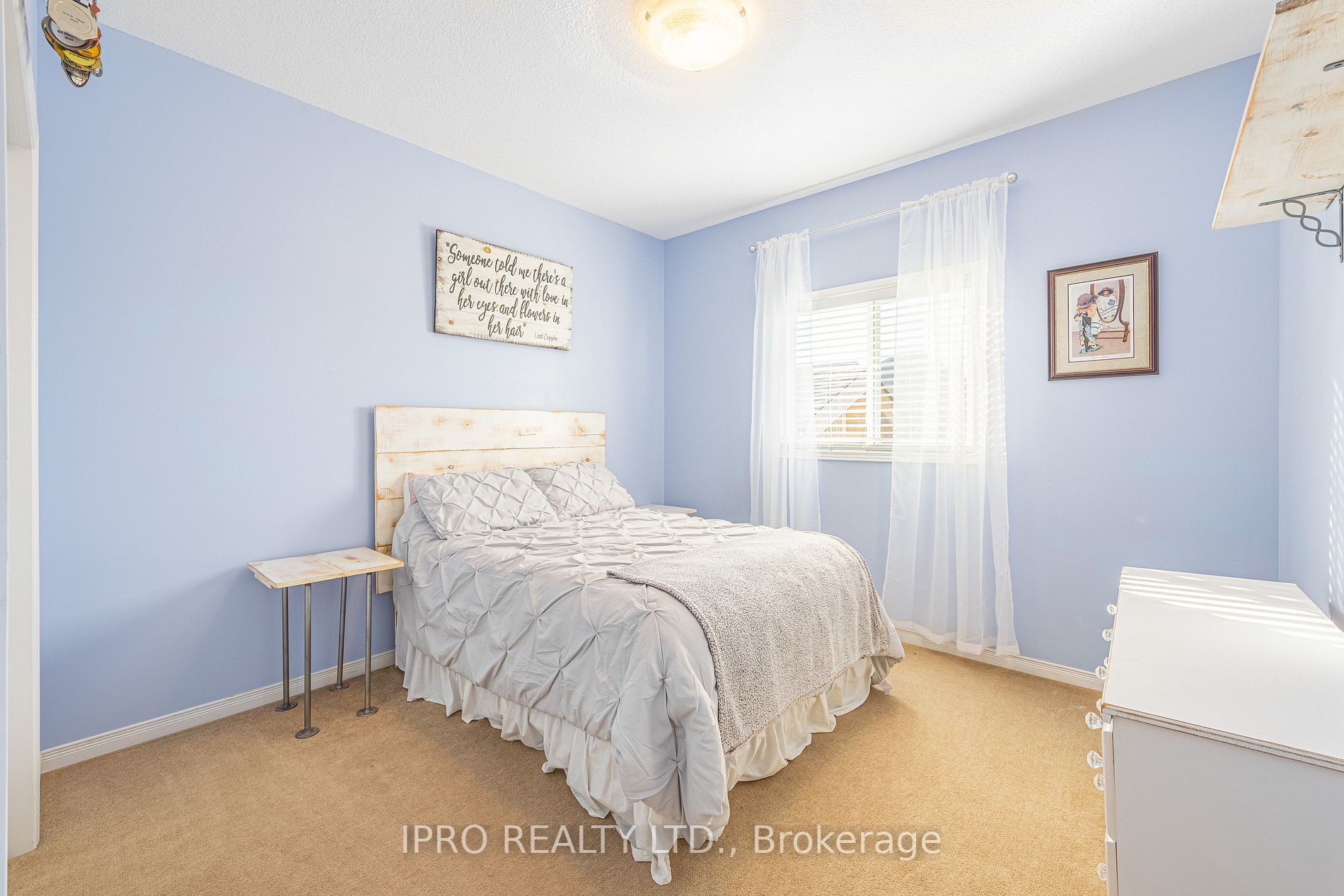 47 Cameron Cres