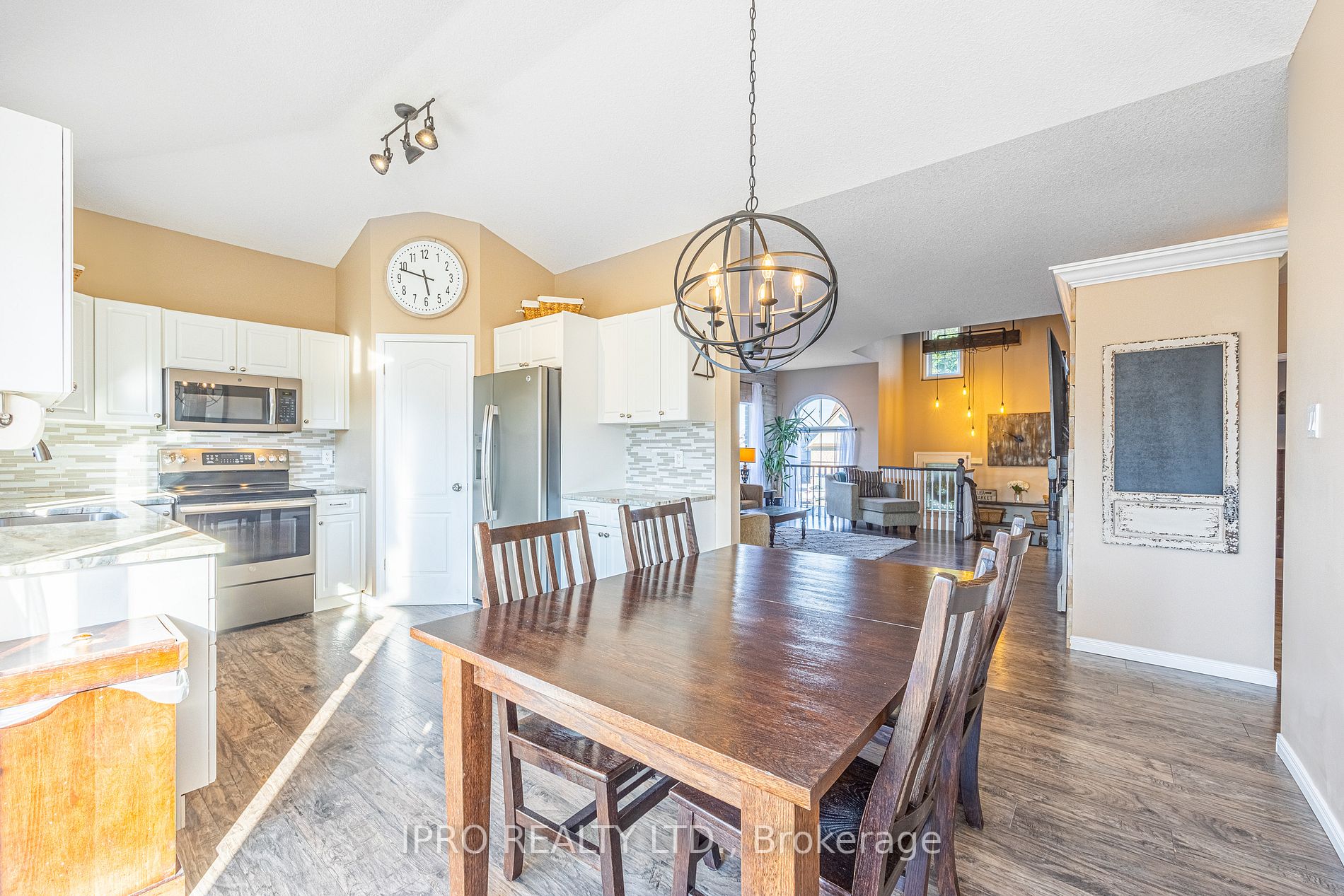 47 Cameron Cres