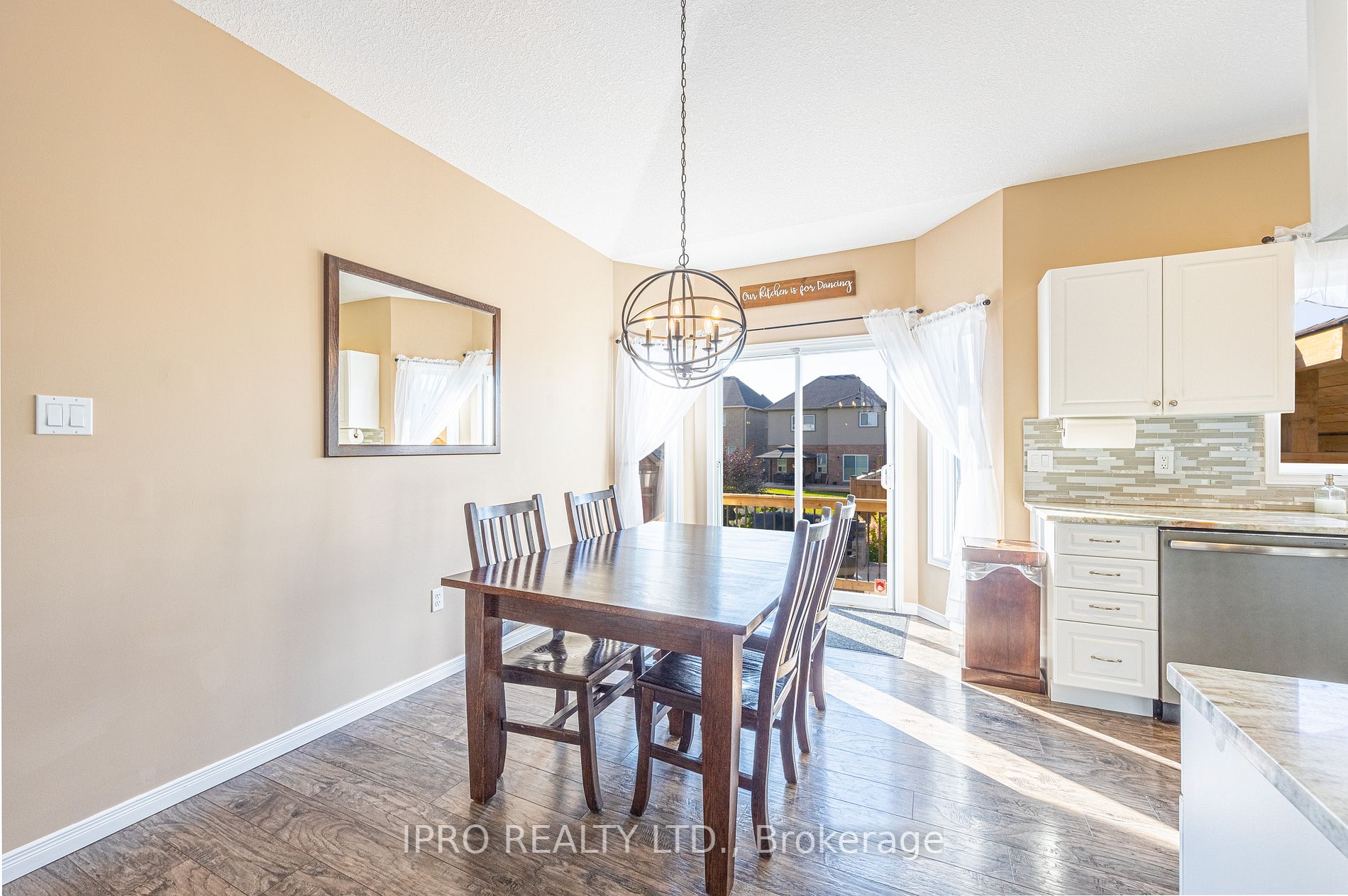 47 Cameron Cres