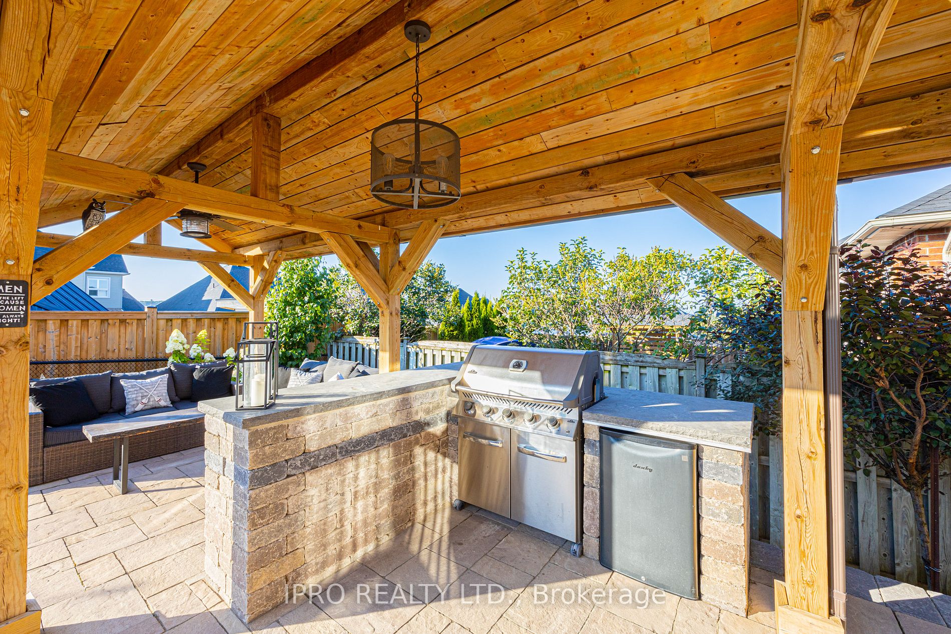47 Cameron Cres