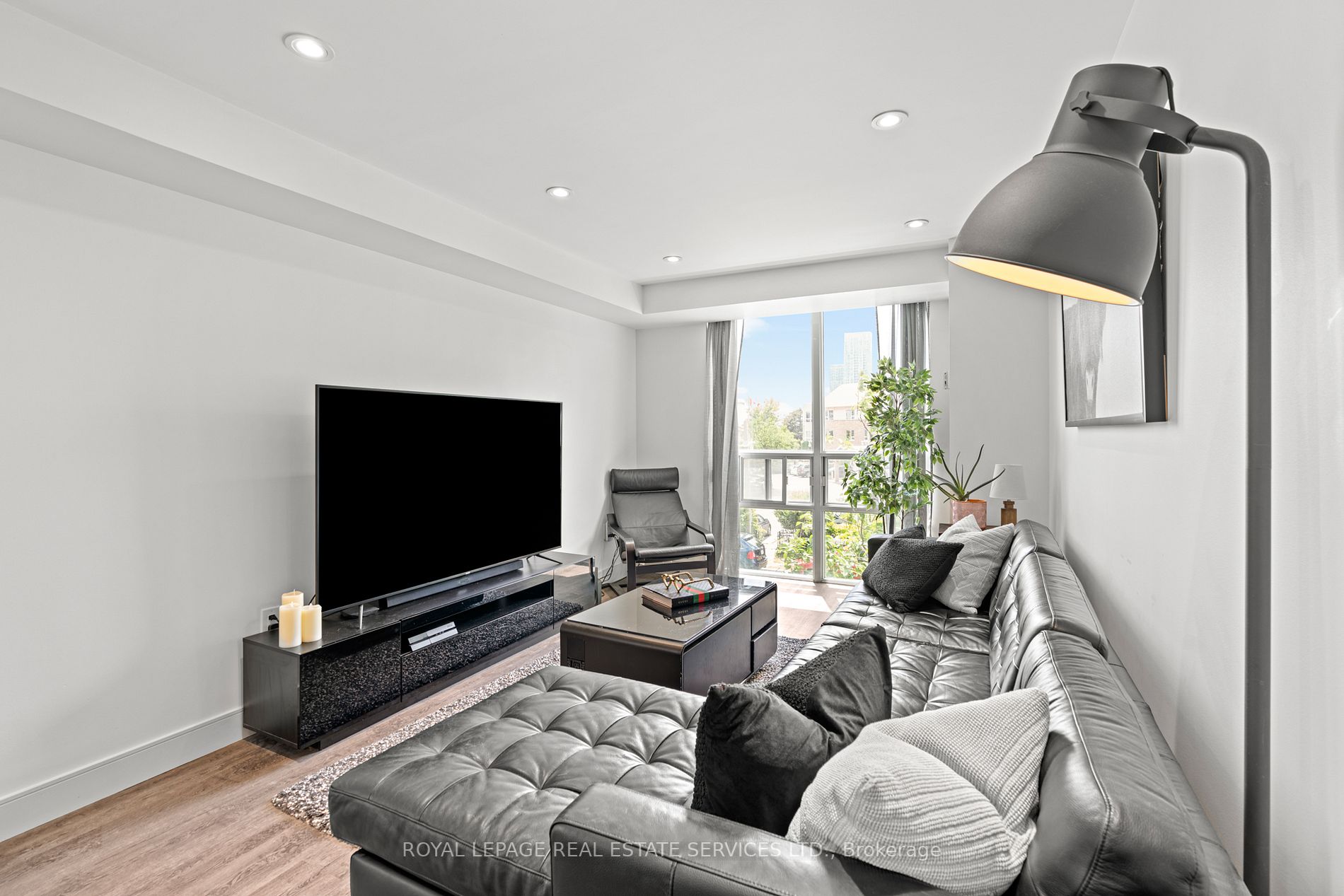 11 Michael Power Pl, #203