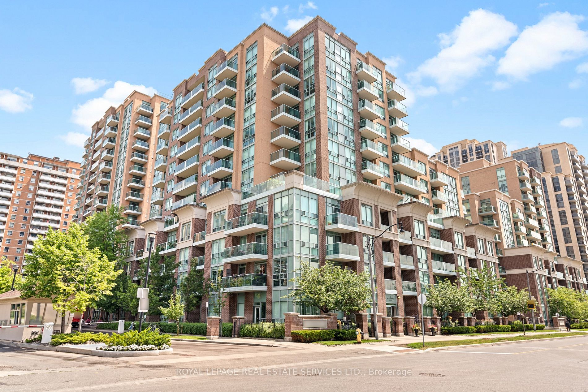 11 Michael Power Pl, #203