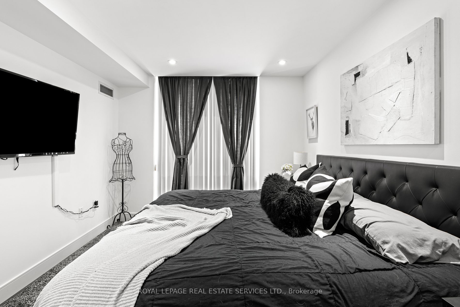 11 Michael Power Pl, #203