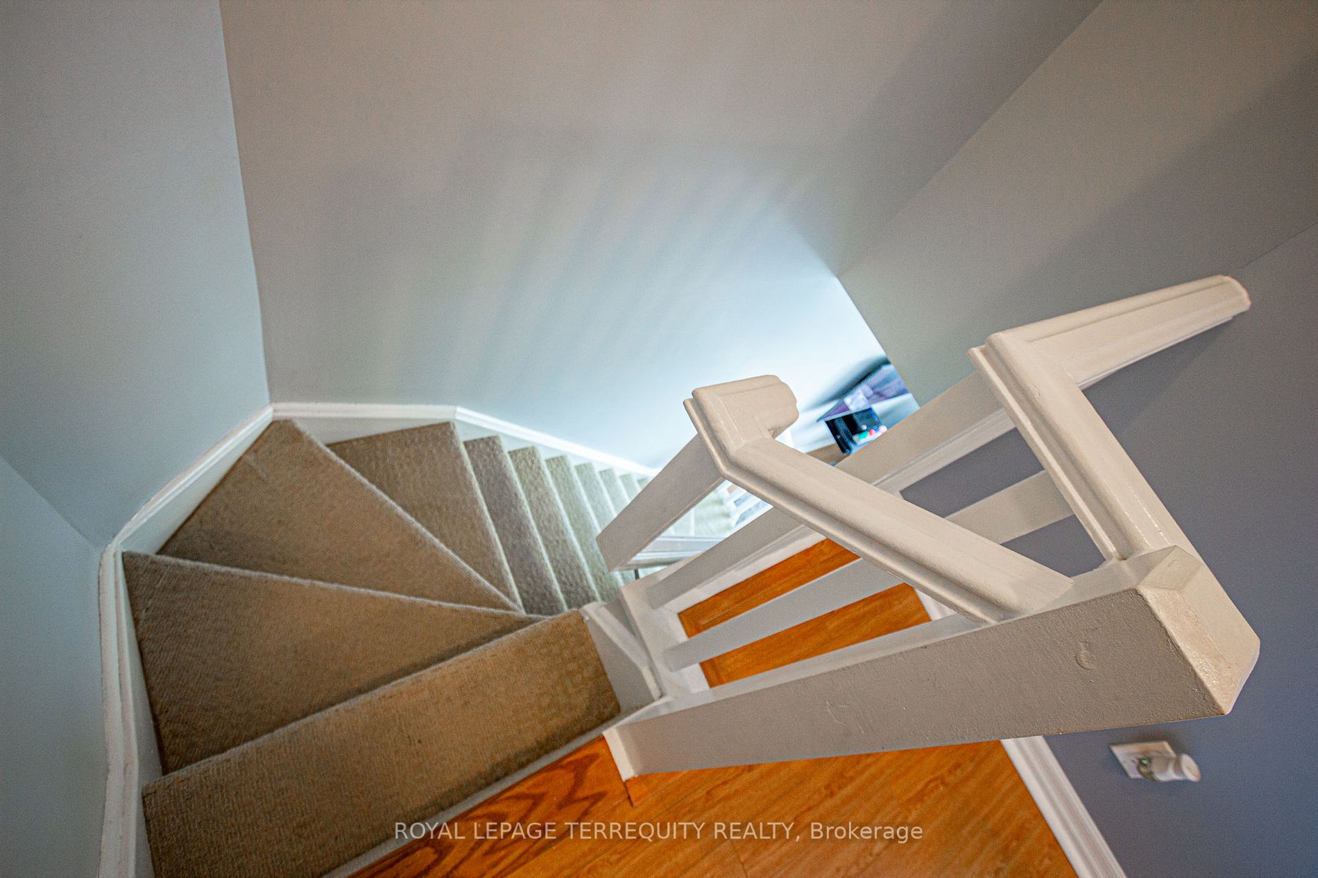 220 Burnhamthorpe Rd W, #905