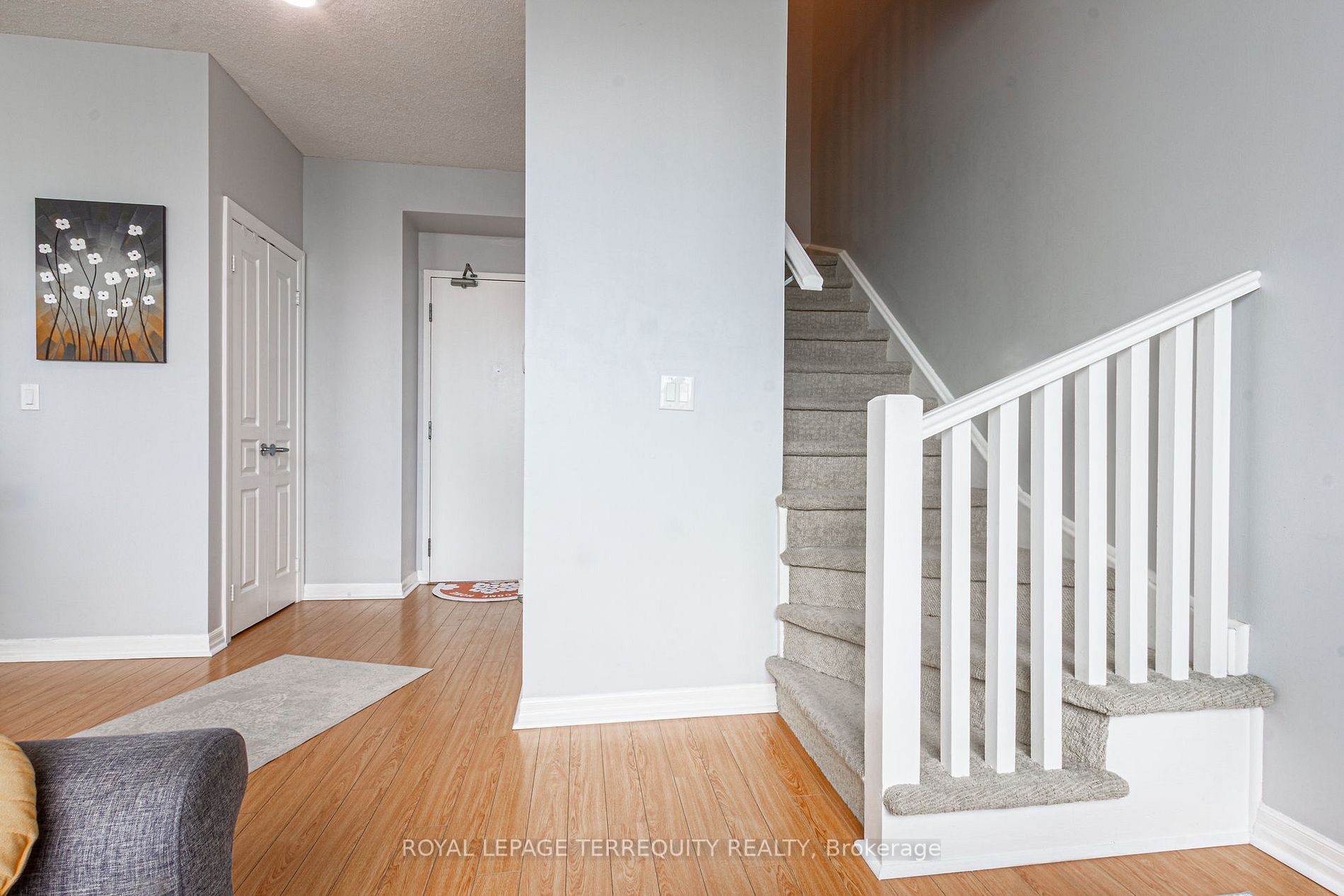 220 Burnhamthorpe Rd W, #905