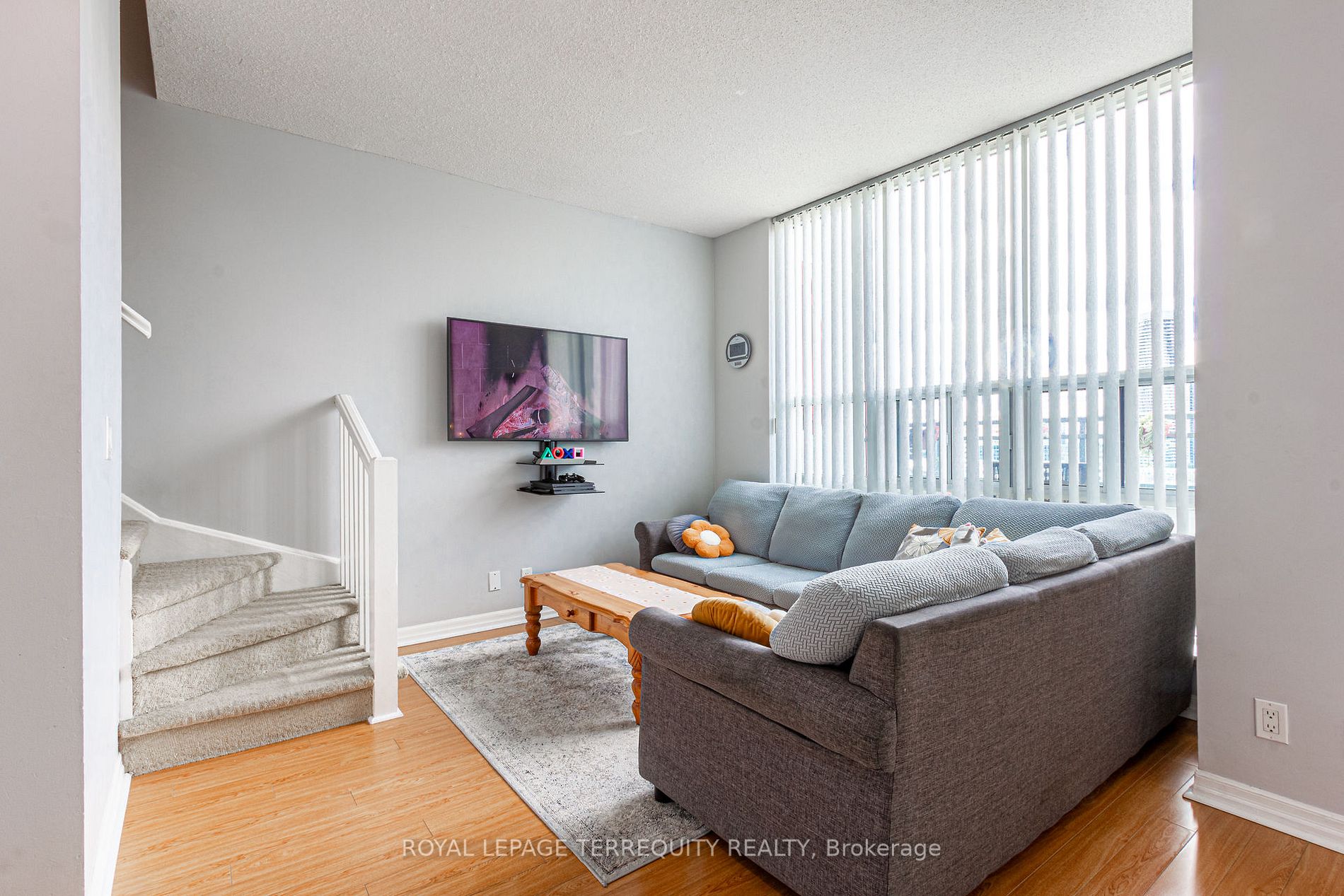 220 Burnhamthorpe Rd W, #905