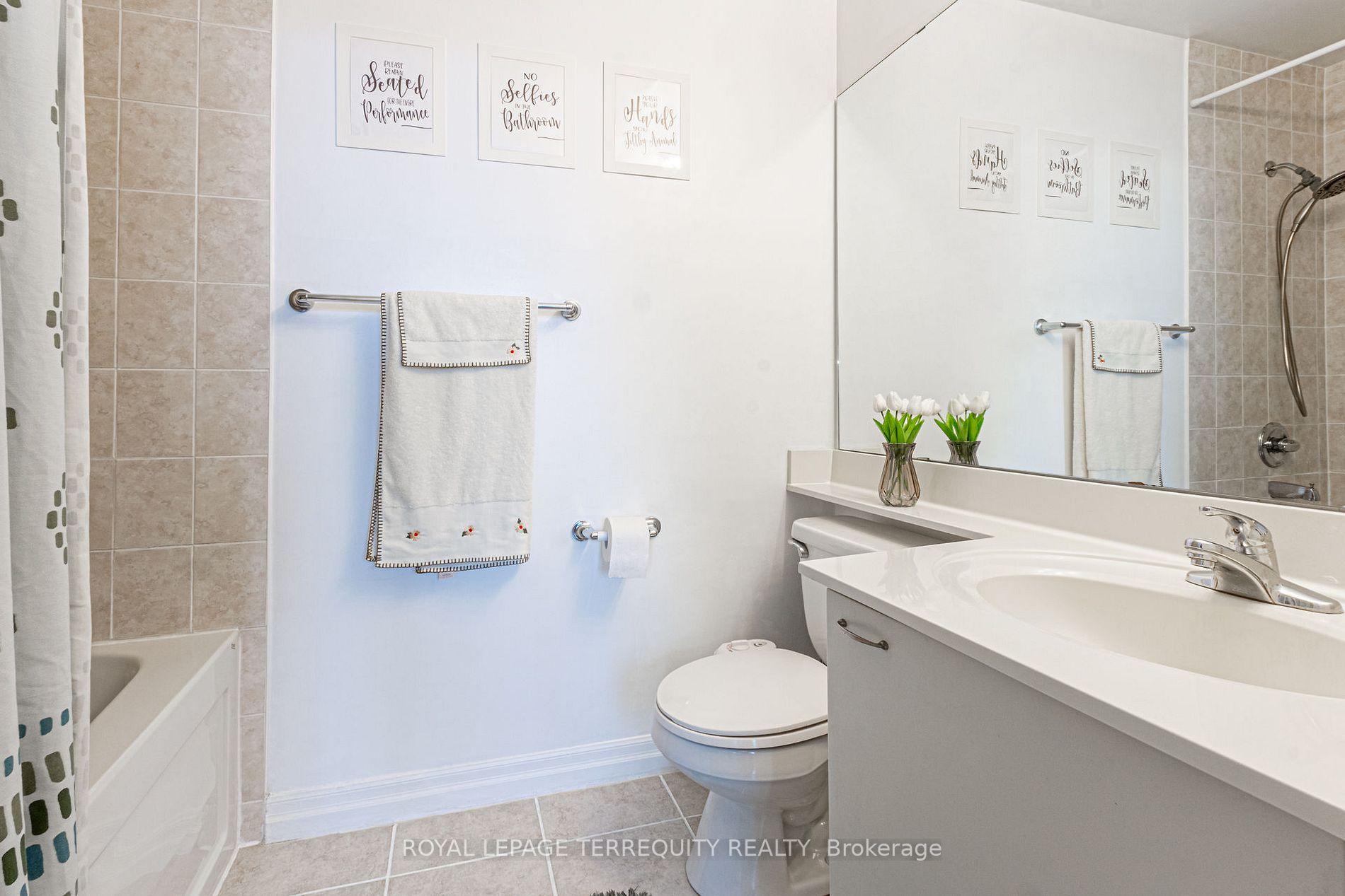 220 Burnhamthorpe Rd W, #905