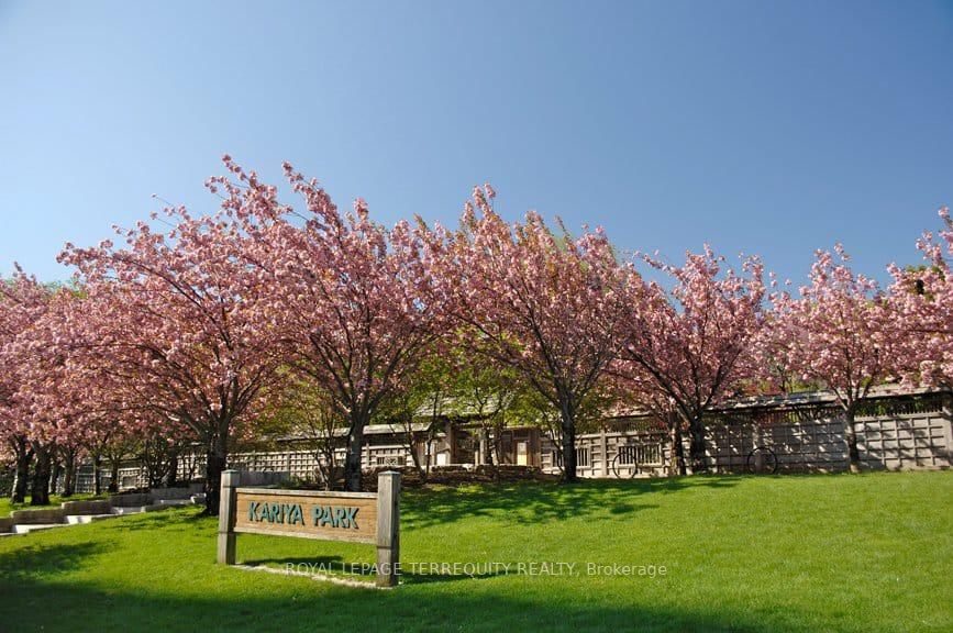 220 Burnhamthorpe Rd W, #905