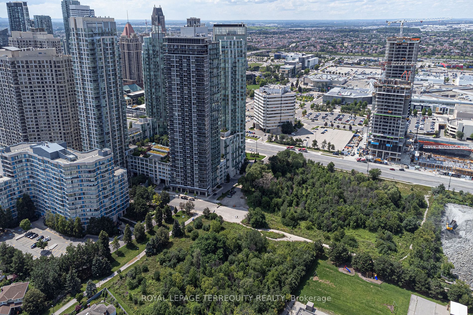 220 Burnhamthorpe Rd W, #905