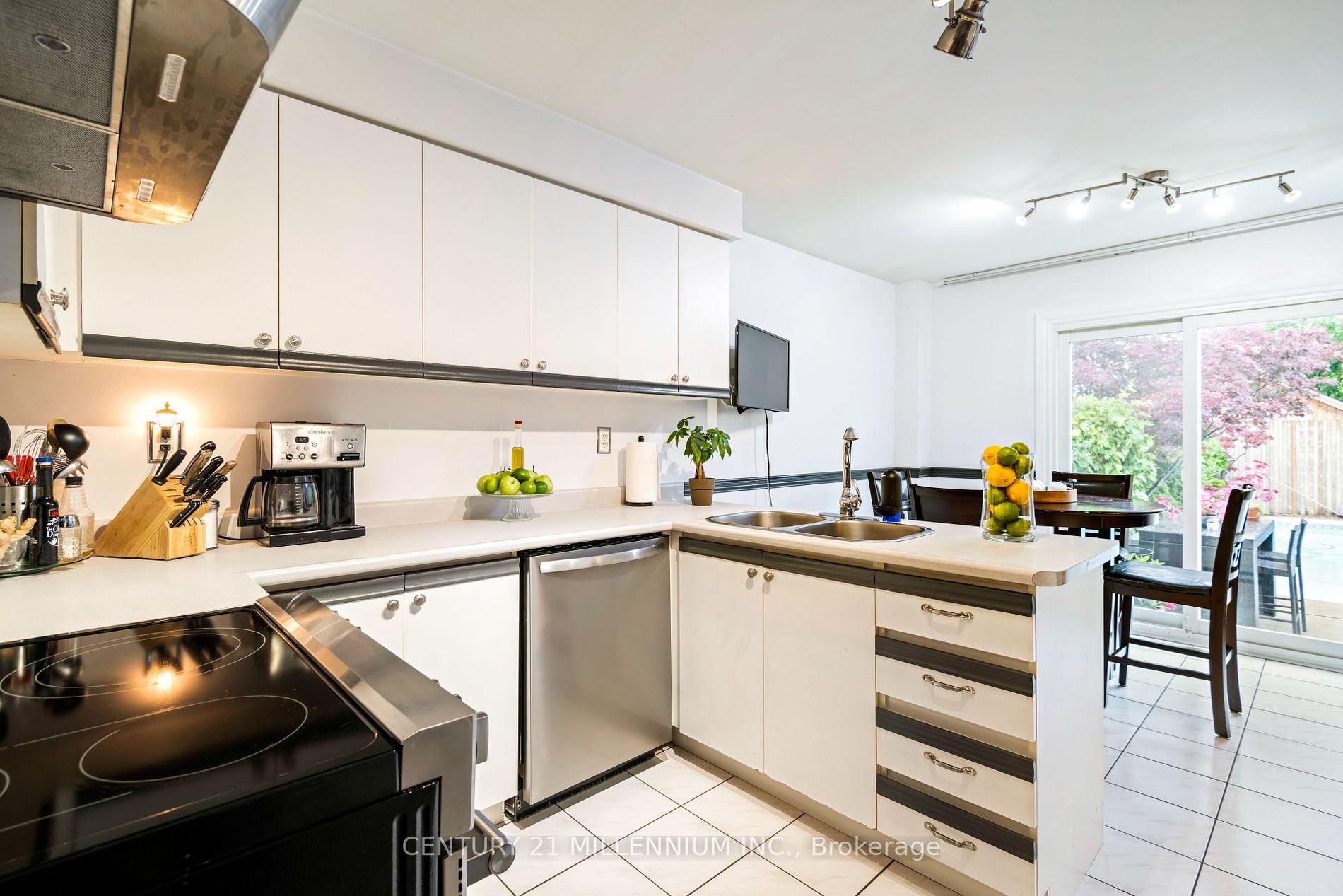 67 Wildberry Cres