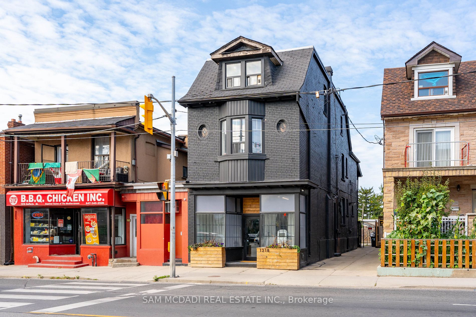 1218 Dufferin St