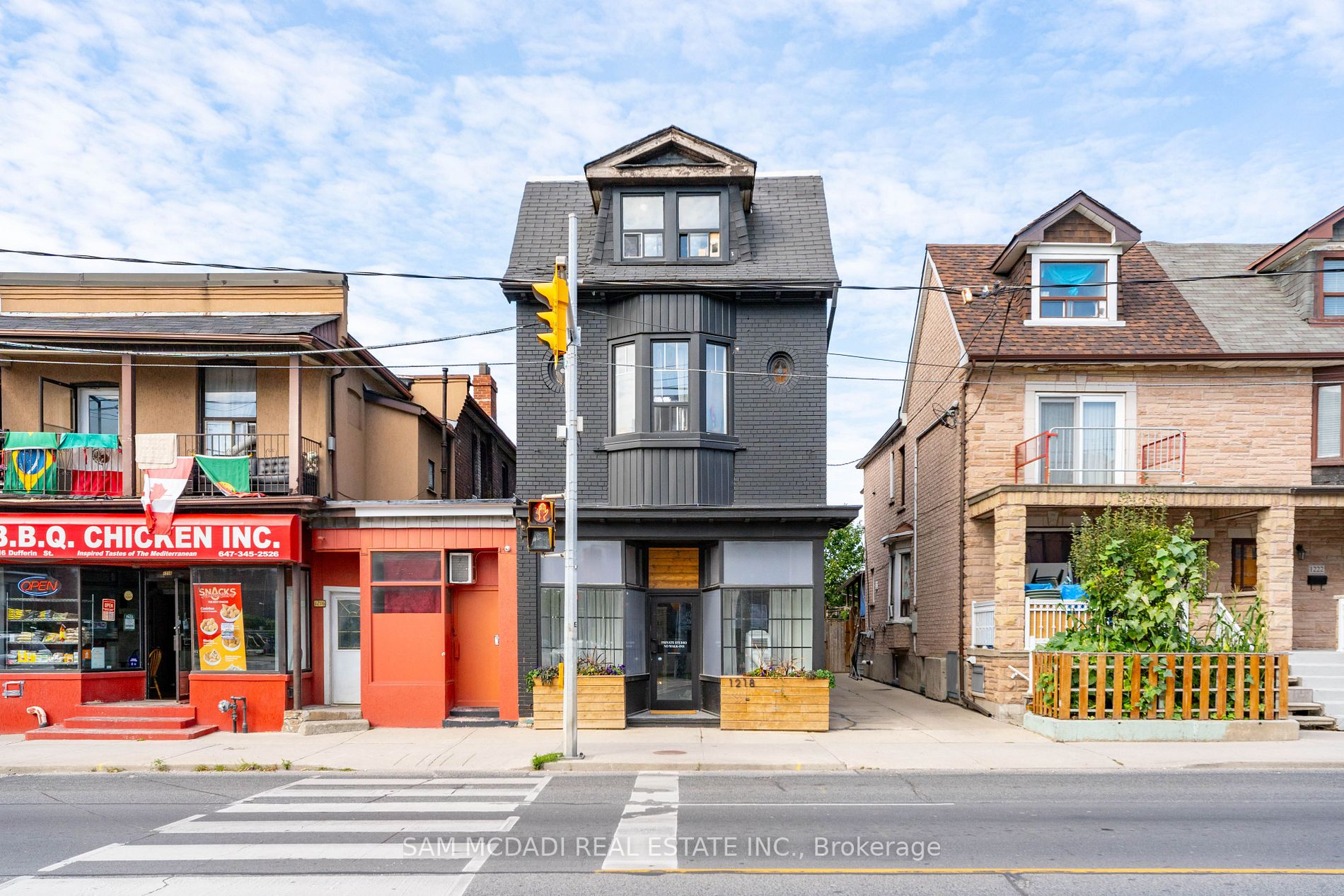 1218 Dufferin St