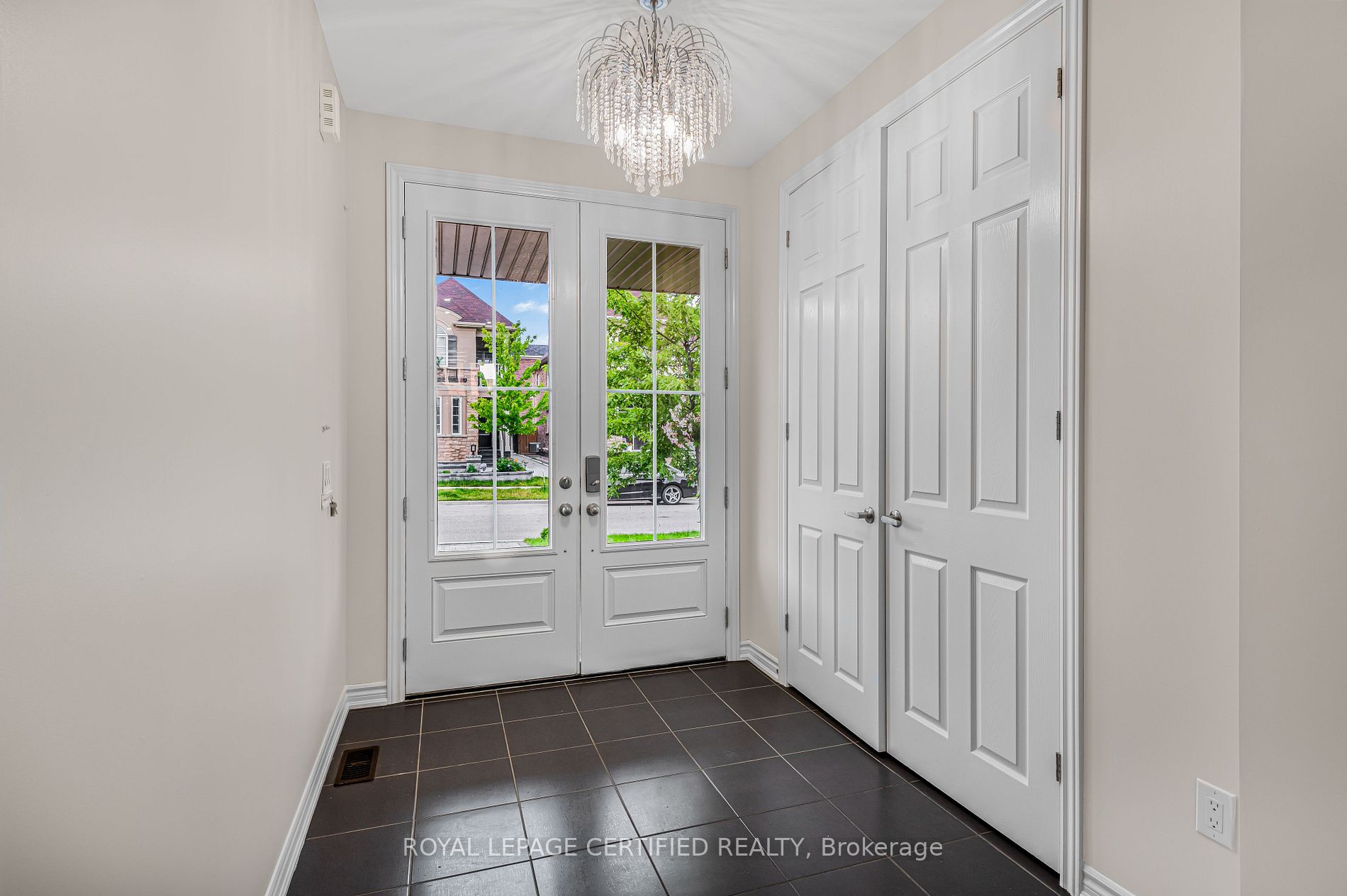 11 Brethby Street