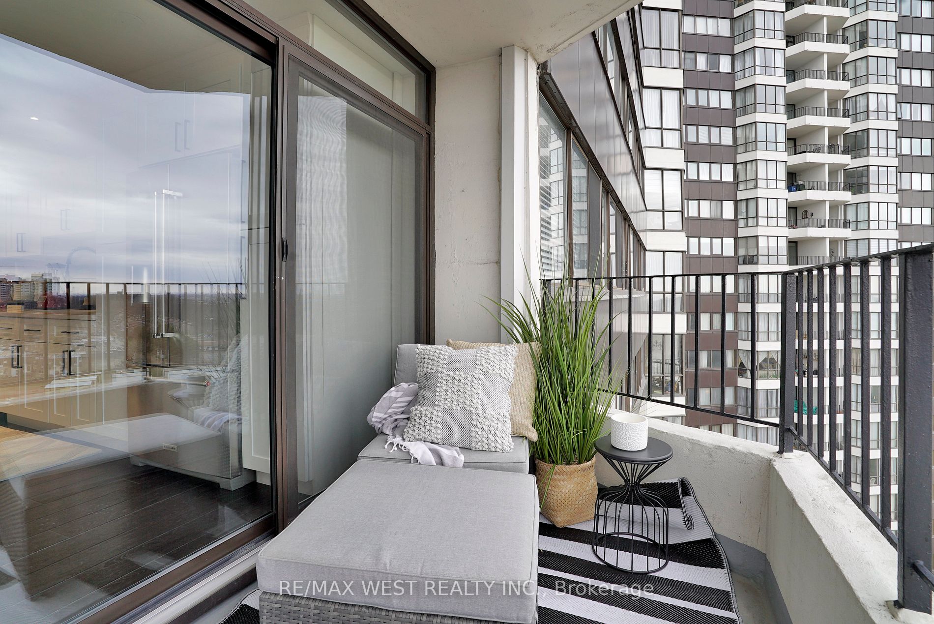 1333 Bloor St, #1217