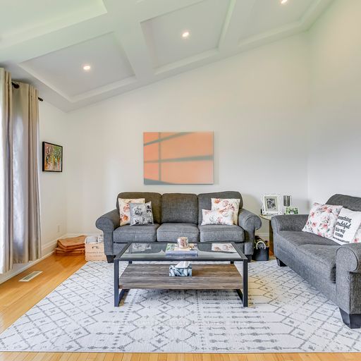 32 Camberley Cres