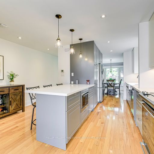 32 Camberley Cres
