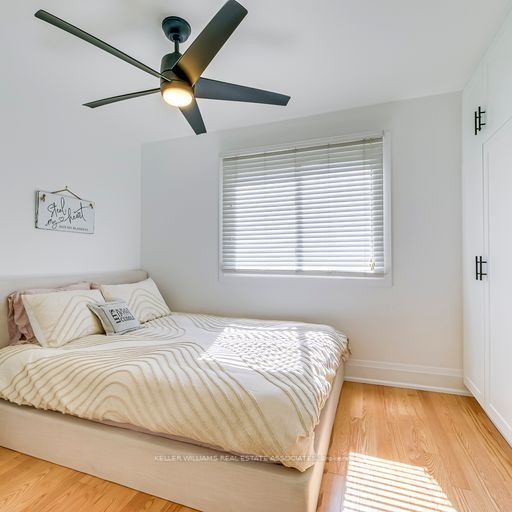 32 Camberley Cres