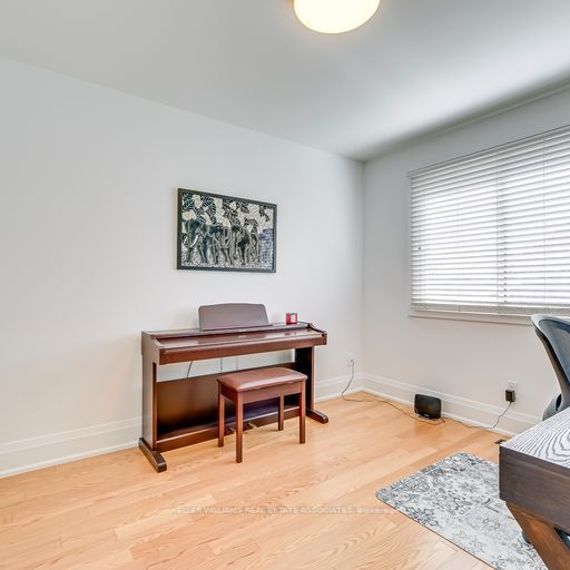 32 Camberley Cres