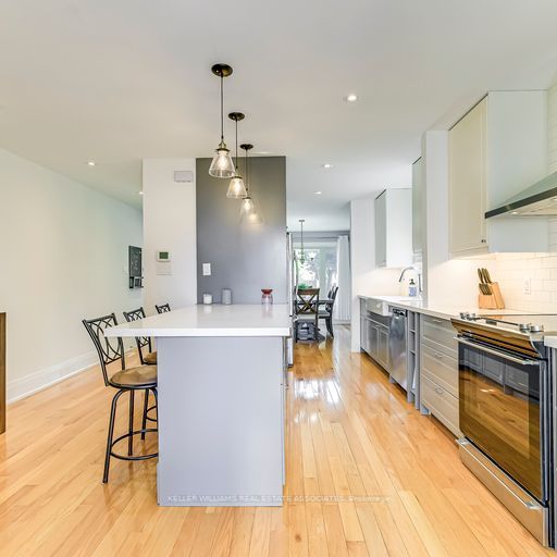 32 Camberley Cres