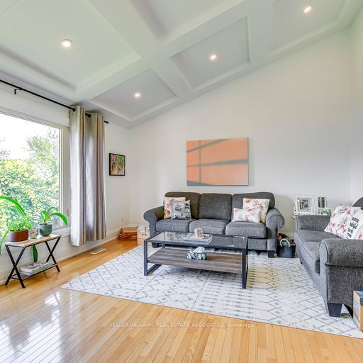 32 Camberley Cres