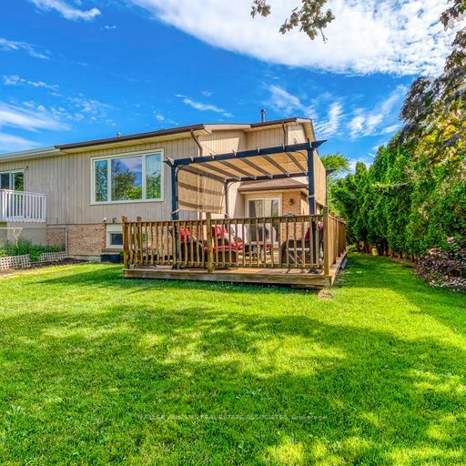 32 Camberley Cres