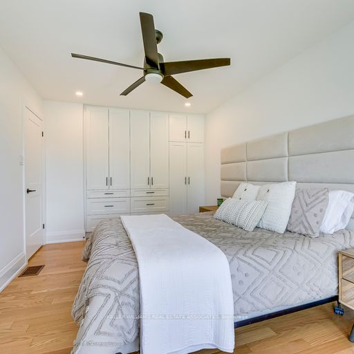 32 Camberley Cres