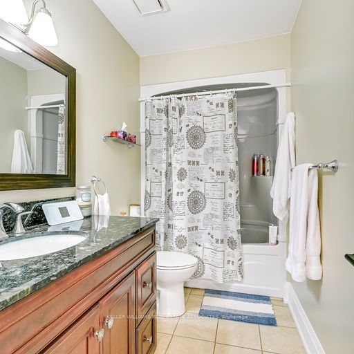 32 Camberley Cres