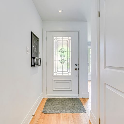 32 Camberley Cres