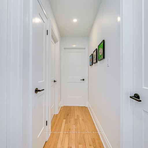 32 Camberley Cres