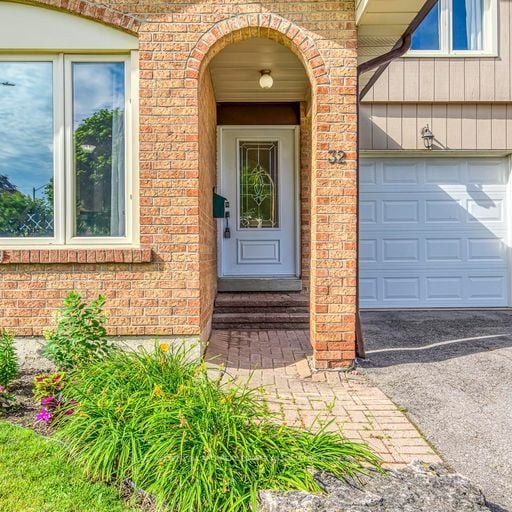 32 Camberley Cres