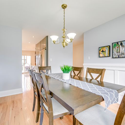 32 Camberley Cres