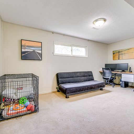 32 Camberley Cres