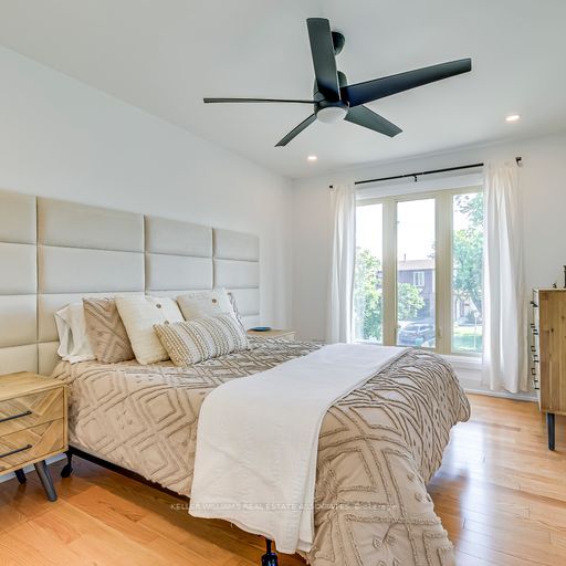 32 Camberley Cres