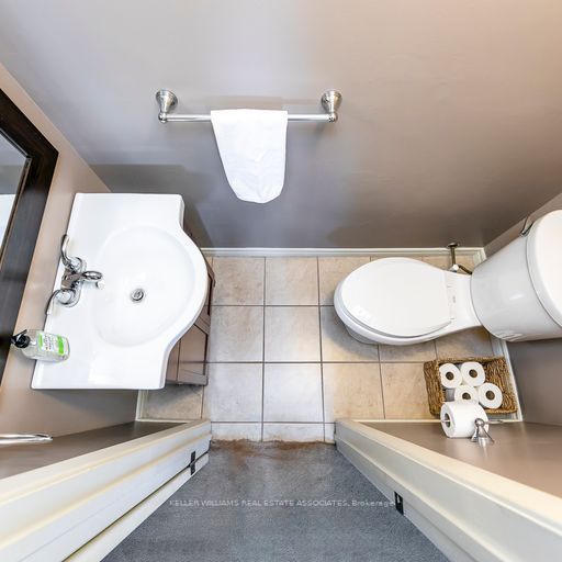 32 Camberley Cres